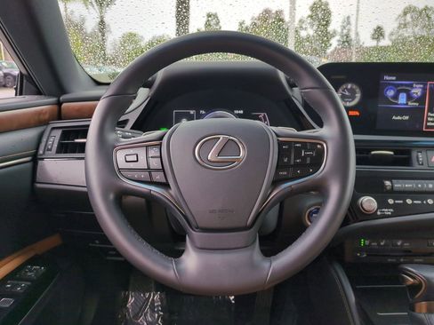 Used 2022 Lexus ES 300h w/ Premium Package image 17