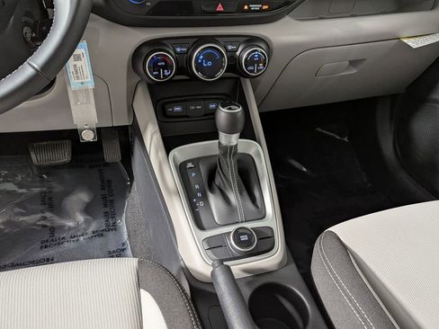 Used 2022 Hyundai Venue SEL w/ Cargo Package FWD image 16