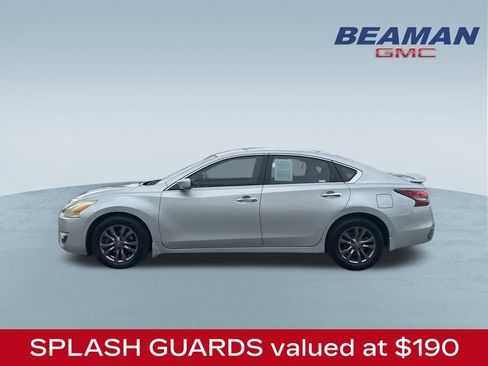 Used 2015 Nissan Altima 2.5 S w/ Sport Value Package FWD image 4