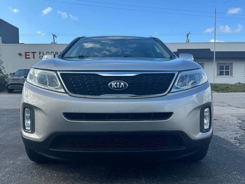 Used 2015 Kia Sorento EX w/ EX V6 Touring Package FWD image 2