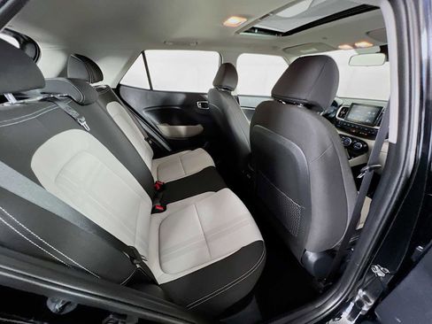 Certified 2025 Hyundai Venue SEL image 26