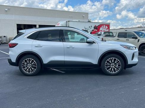 New 2025 Ford Escape SE w/ PHEV Premium Package FWD image 47