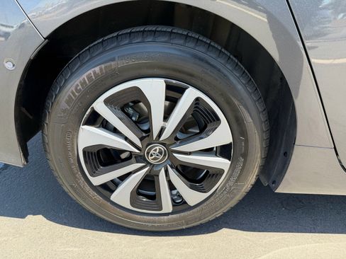 Used 2018 Toyota Prius Prime Advanced w/ Carpet Mat Package FWD image 26
