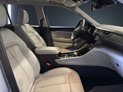 Used 2022 Jeep Grand Cherokee Overland image 15