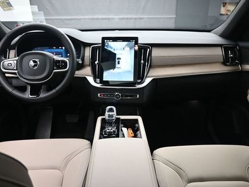 Used 2025 Volvo XC90 B5 Plus w/ Protection Package image 9