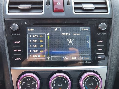 Used 2016 Subaru Crosstrek 2.0i Premium image 11