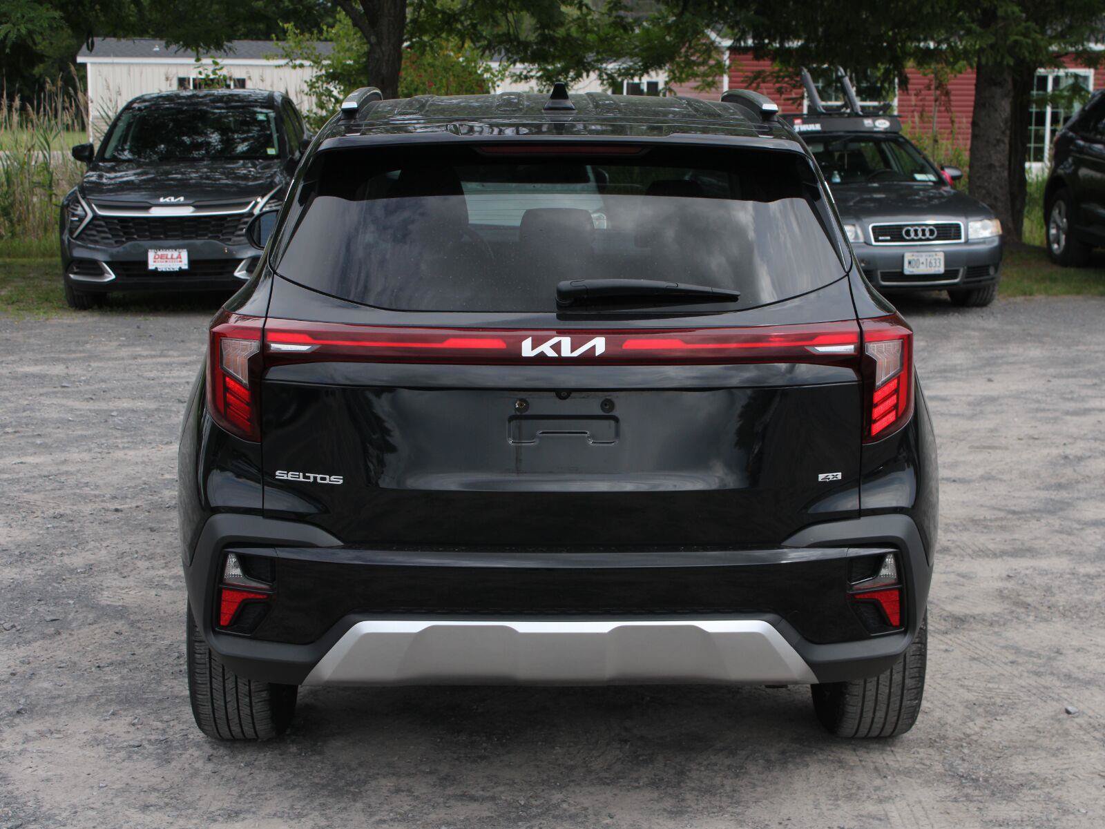 Used 2024 Kia Seltos EX AWD/4WD image 6