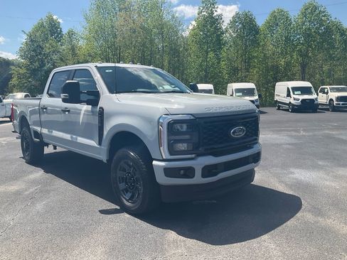 New 2026 Ford F250 XL AWD/4WD image 3