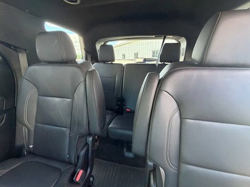 Used 2023 Chevrolet Traverse LT w/ LT Premium Package AWD/4WD image 11