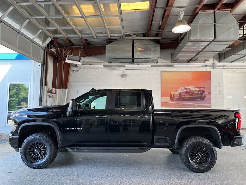 Used 2024 Chevrolet Silverado 2500 ZR2 w/ Technology Package AWD/4WD image 5