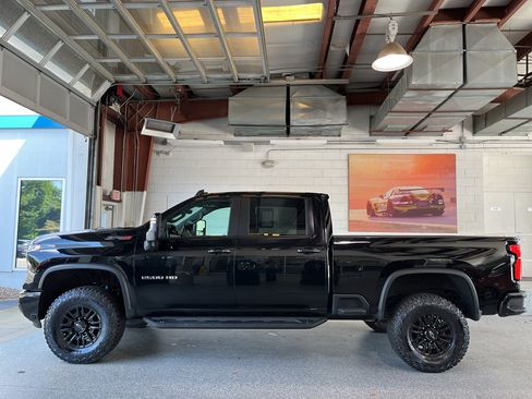 Used 2024 Chevrolet Silverado 2500 ZR2 w/ Technology Package AWD/4WD image 5