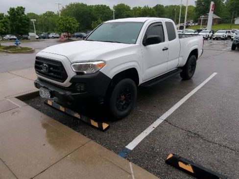 Used 2022 Toyota Tacoma SR RWD image 9