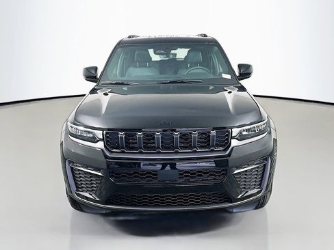New 2026 Jeep Grand Cherokee Altitude image 2