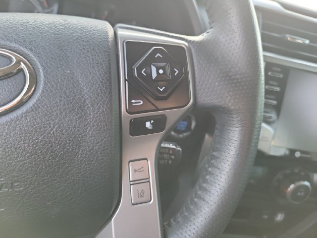 Used 2022 Toyota 4Runner SR5 Premium w/ Moonroof Package AWD/4WD image 18
