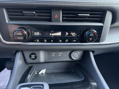 Used 2025 Nissan Rogue SV FWD image 22