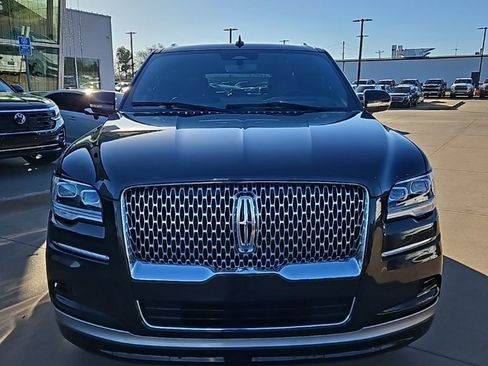 Used 2023 Lincoln Navigator Reserve image 2