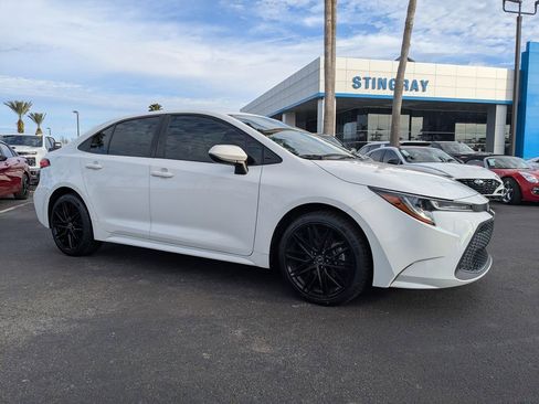 Used 2021 Toyota Corolla LE image 2