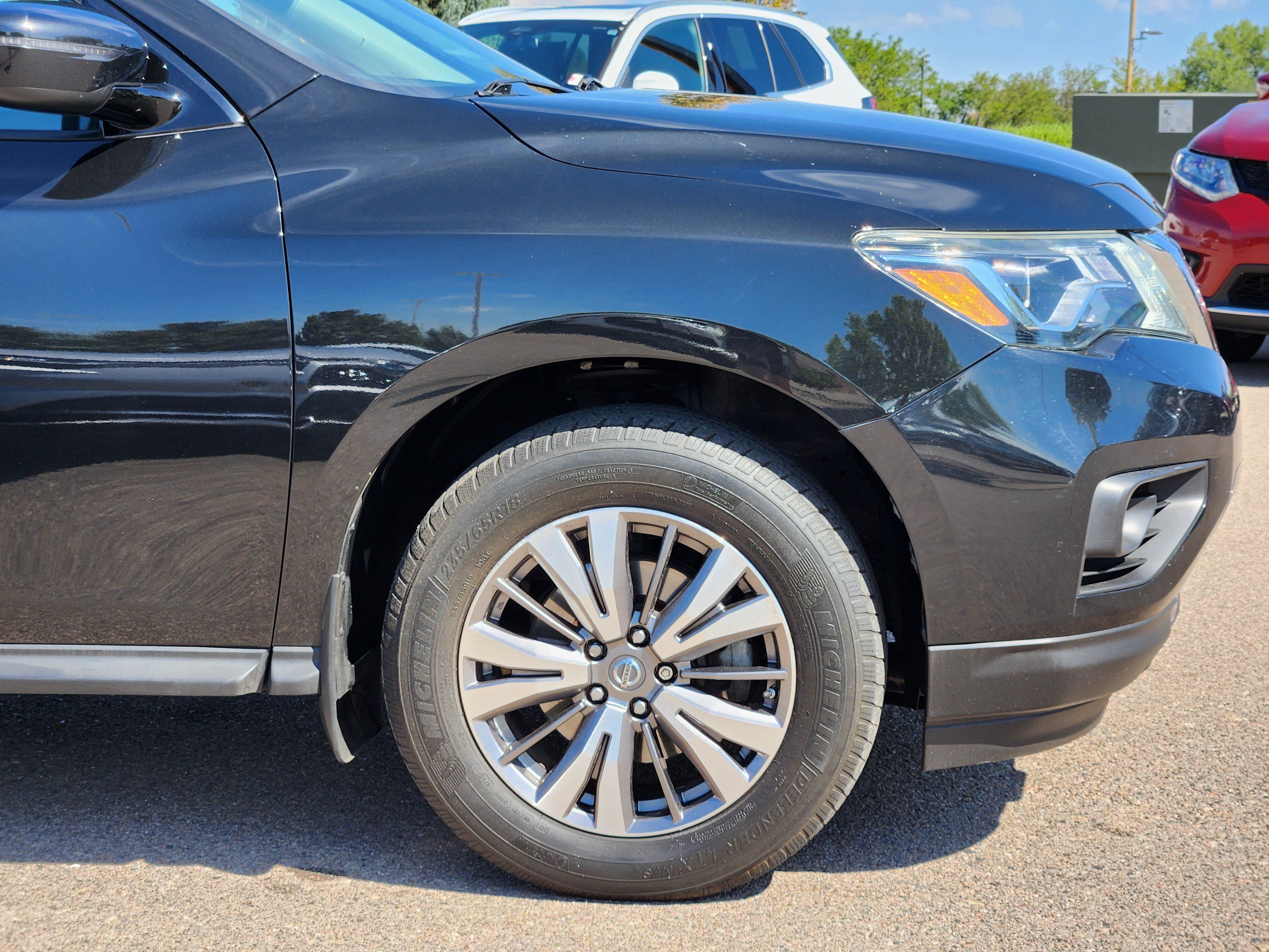 Used 2019 Nissan Pathfinder S AWD/4WD image 7