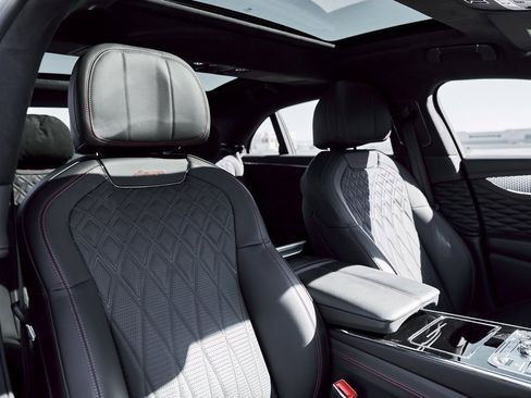 Used 2023 Bentley Flying Spur V8 image 44