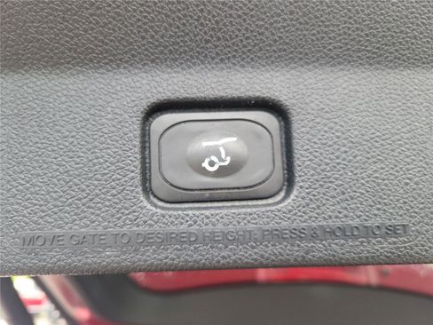 Used 2019 Ford Explorer XLT w/ Equipment Group 202A AWD/4WD image 10