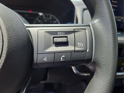 Used 2024 Nissan Rogue S AWD/4WD image 19