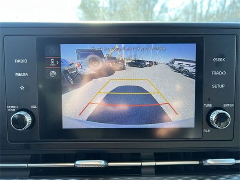 Certified 2024 Kia Carnival LX image 17