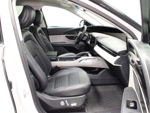 Used 2024 Lincoln Nautilus Reserve AWD/4WD image 14