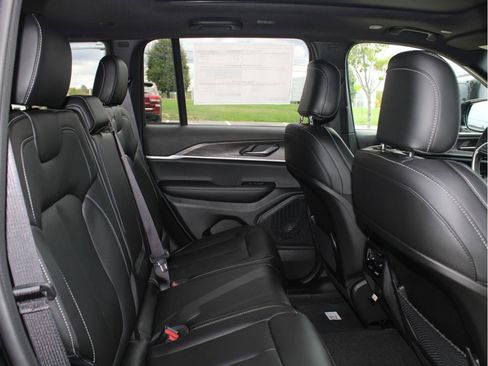 New 2025 Jeep Grand Cherokee Limited w/ Trailer Tow Package image 27