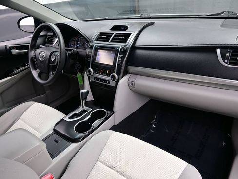 Used 2014 Toyota Camry LE FWD image 15