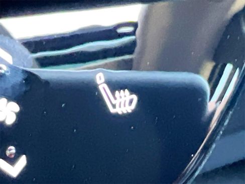 New 2025 Nissan Kicks SR w/ SR Premium Package image 17