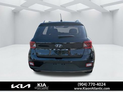 Used 2023 Hyundai Venue SEL image 4