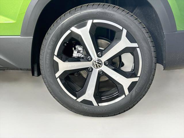 New 2026 Volkswagen Taos SEL AWD/4WD image 32