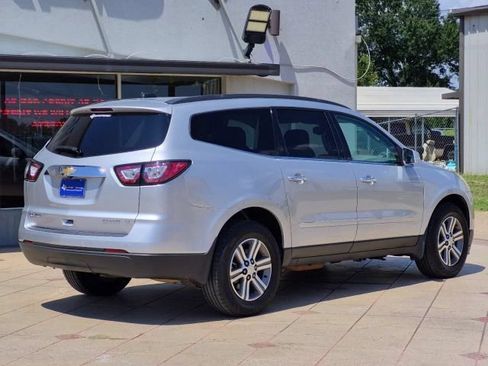 Used 2017 Chevrolet Traverse LT FWD image 6