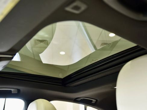 Used 2020 BMW 330i xDrive Sedan w/ Driving Assistance Package image 18