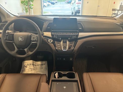 Used 2026 Honda Odyssey Touring image 7