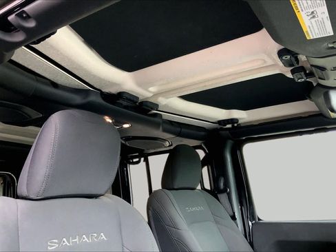 Used 2020 Jeep Wrangler Unlimited Sahara w/ Cold Weather Group AWD/4WD image 14