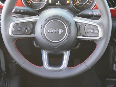 Used 2023 Jeep Gladiator Rubicon w/ Cold Weather Group AWD/4WD image 31
