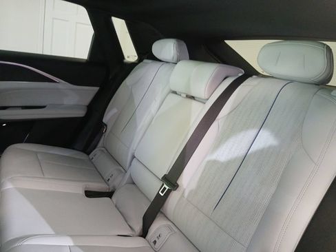 Used 2024 Cadillac Lyriq Luxury AWD/4WD image 15