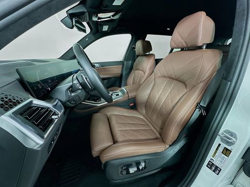 Used 2025 BMW X7 xDrive40i w/ Premium Package image 21