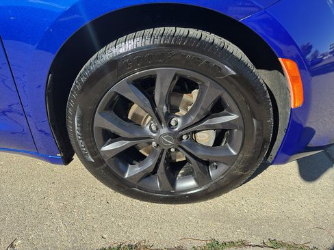 Used 2020 Chrysler Pacifica Touring w/ S Appearance Package image 8