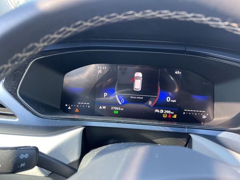 Used 2024 Volkswagen Taos SE image 8