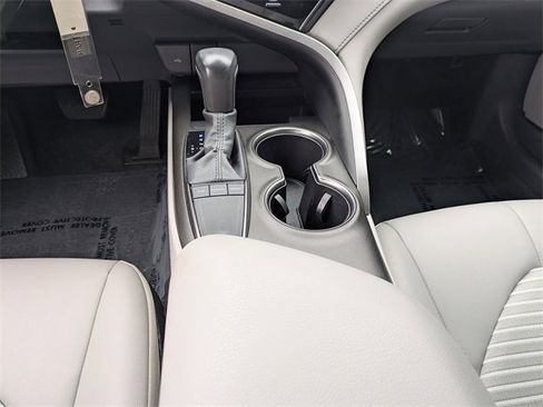 Used 2023 Toyota Camry SE image 16