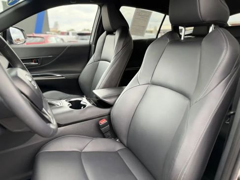 Used 2024 Toyota Venza XLE image 14