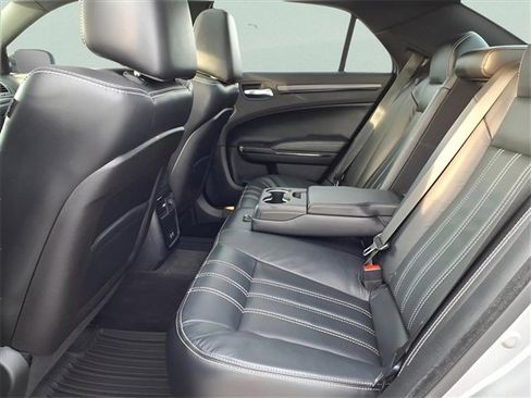 Used 2015 Chrysler 300 S image 7