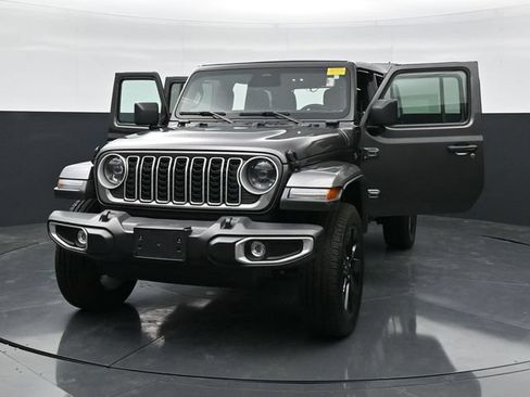 Used 2025 Jeep Wrangler Unlimited Sahara w/ Safety Group AWD/4WD image 43