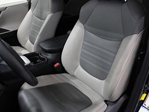 Used 2019 Toyota RAV4 Limited AWD/4WD image 14