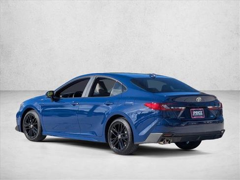 Used 2025 Toyota Camry SE image 8