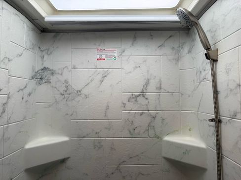 Used 2022 Ford E-450 and Econoline 450 Super Duty w/ Motorhome Prep Package image 39