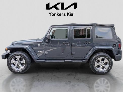 Used 2016 Jeep Wrangler Unlimited Sahara w/ Dual Top Group AWD/4WD image 10