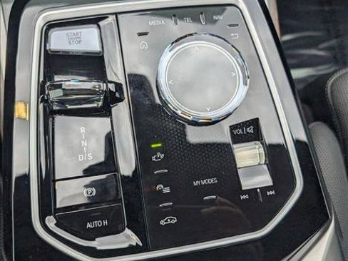 Used 2023 BMW 740i image 13